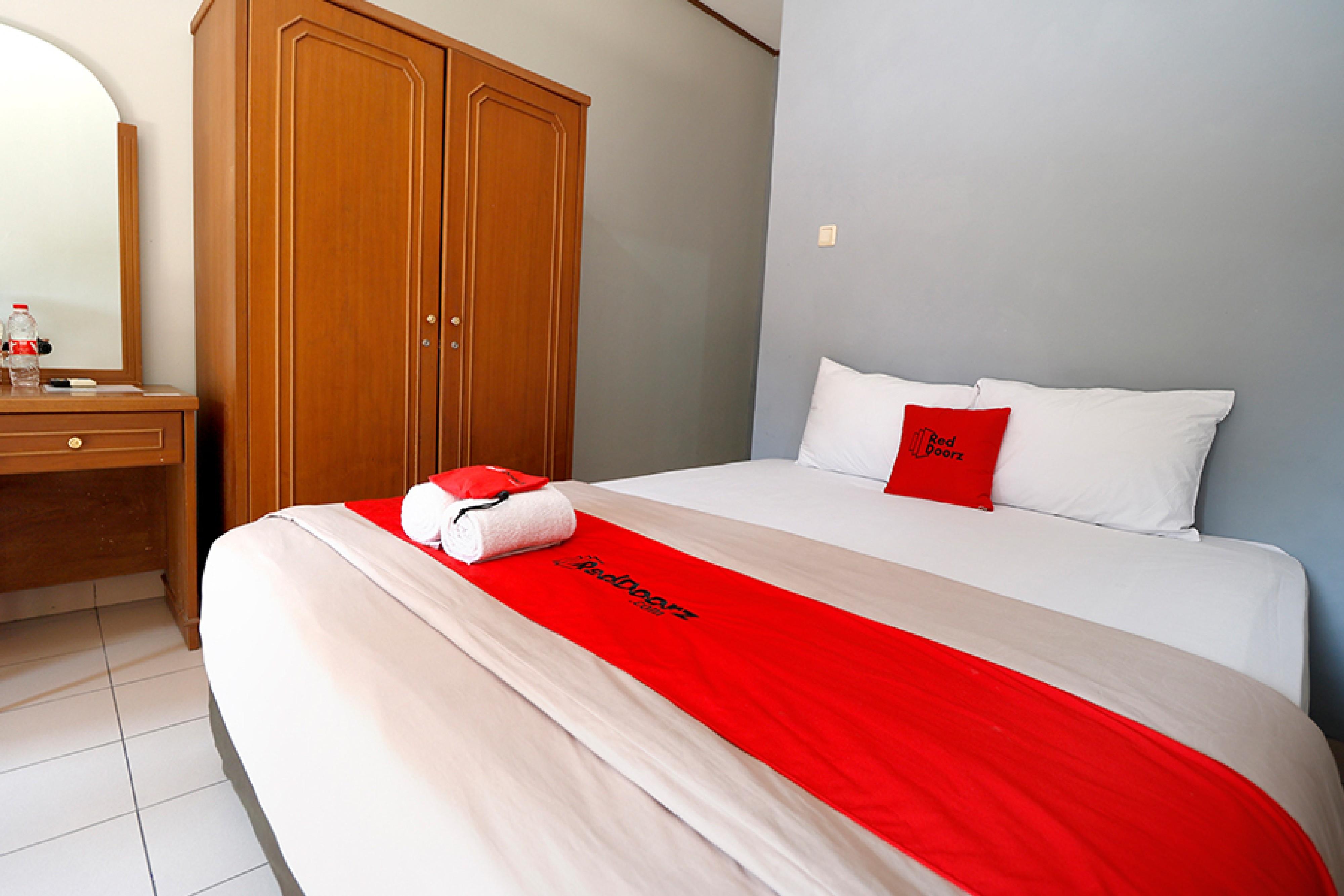 Reddoorz Plus @ Karet Pedurenan 3 Jakarta Exterior photo